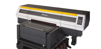 Mimaki ha raccolto la sfida della serigrafia e dell’offset Mimaki UJF-7151 plus offre qualità industriale di alto livello e risultati accurati.