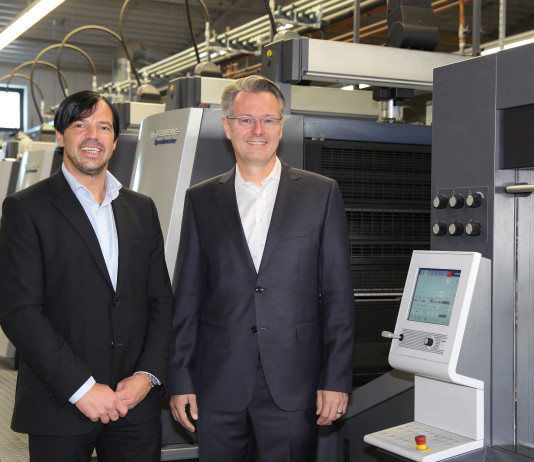 Onlineprinters chiude il 2015 con una crescita a doppia cifra A sinistra il fondatore e amministratore delegato di Onlineprinters Walter Meyer e a destra l'amministratore delegato Michael Fries.