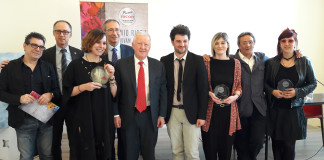 Premio Ricoh: proclamati i vincitori della sesta edizione Da sinistra: Rino Moffa (editore e Amministratore Unico di Tnv), Mario Maiocchi (Amministratore Delegato Mondadori retail), Kalina Aleksandrova Danailova (vincitore assoluto), Milo Goj (CEO di Art Relation), Davide Oriani (CEO di Ricoh Italia), Paolo Romani (Vincitore per la sezione pittura-disegno-grafica), Patrizia Calegari (Vincitore per la sezione fotografia-video, digital art), Giacinto Di Pietrantonio (uno dei maggiori esperti italiani di arte contemporanea), Micaela Laura Rosella Calliero (Vincitore per la sezione scultura-installazione).