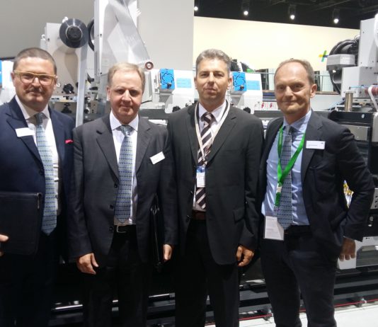 Label Center acquista una Gallus ECS 340 Da sinistra Andrea Citernesi, Business Driver Gallus, Rinaldo Mattera, Regional Sales Manager di Heidelberg Italia, Marco Barban, titolare di Label Center, e Alberto Mazzoleni Amministratore delegato di Heidelberg Italia.