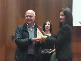 Consegnato il Premio OMI 2016: Libraccio Editore al secondo posto Assocarta premia Giuseppe Giustacchini, Presidente di Ingros Carta Giustacchini.