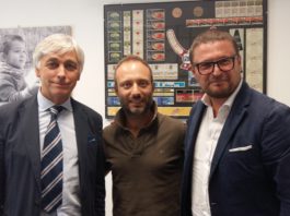 Etichette: Litografia Castello raddoppia con Gallus Da sinistra Silvano Chiusa, responsabile vendite Emilia Romagna, Aldo De Vincenzo, il giovane titolare di Litografia Castello, eAndrea Citernesi, Gallus Business Driver.
