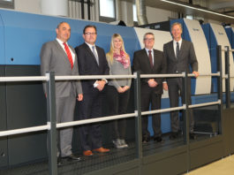 Kba e Flint insieme sugli inchiostri convenzionali Holger Winkler, responsabile acquisti di Kba-Sheetfed, Richard Wilson direttore tecnico e coordinamento SF, Anne Just, acquisti, Doug Aldred, presidente della divisione Packaging and Narrow Web Ddi Flint Group e Ralf Sammeck, Ceo di Kba-Sheetfed.