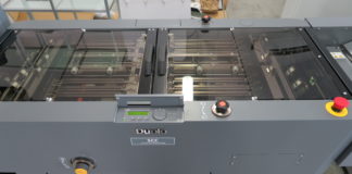 I sistemi di cucitura a punto metallico Duplo in linea alle stampanti Ricoh