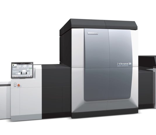 Komori presenta a drupa J-throne 29, una macchina da stampa digitale inkjet UV 50×70