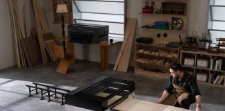 xTool lancia P3, l’incisore laser CO₂ con AI per PMI e creator